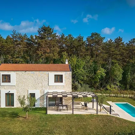 Villa-veritas