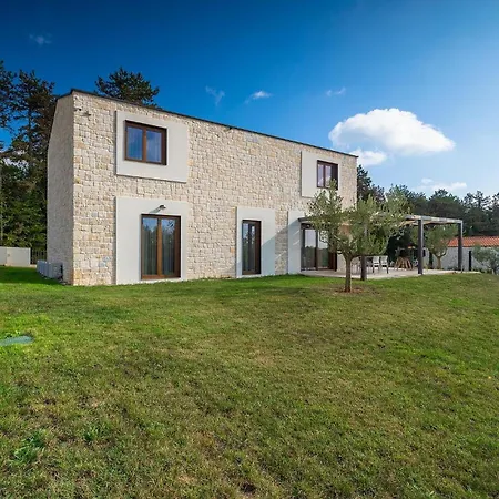 Villa-veritas *